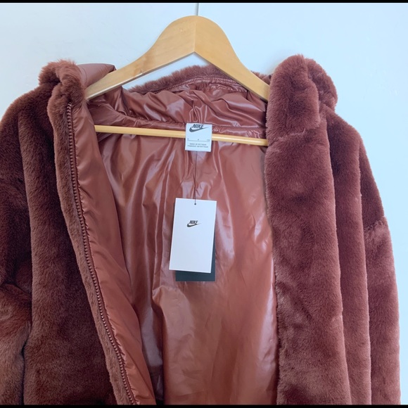 🏷 NWT Nike Sportwear Essential Faux Fur Jacket Bronze Eclipse SM - Retails $175 - Picture 8 of 9